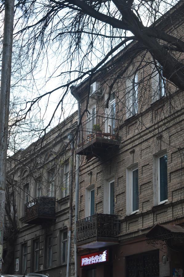 Amoun Hostel Тбилиси Екстериор снимка