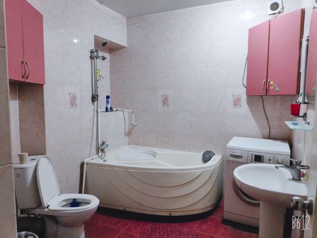Amoun Hostel Тбилиси Екстериор снимка